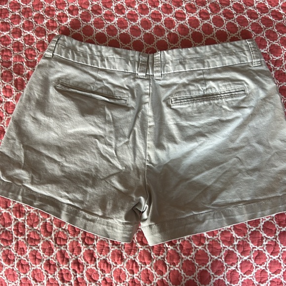 Khakis by Gap. City 3” shorts - Picture 3 of 5